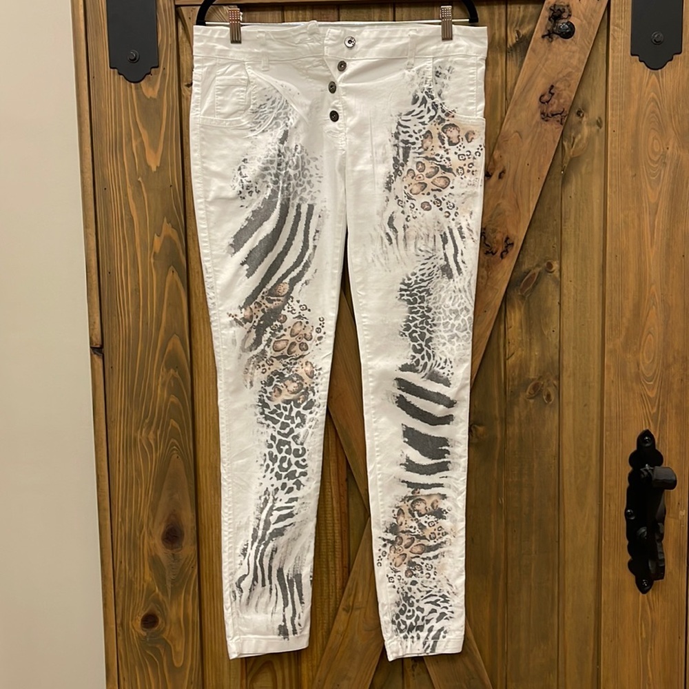 Gigi moda slim leg, pant with leopard print and graphic pattern. button fly